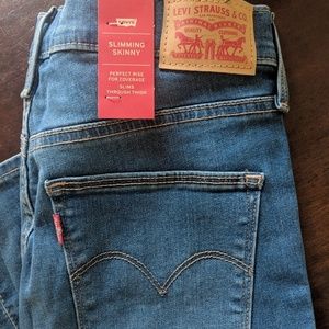 Levi's Slimming Skinny Jeans NWT
